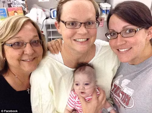 Điều thần kỳ là Nigrellit đã sống dậy sau khi bác sỹ thực hiện ca phẫu thuật sinh mổ. Sau cùng, hai mẹ con cô đều rất khỏe mạnh.