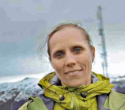 Trong chuyến trượt tuyết năm 1999, vận động viên trượt tuyết Anna Bagenholm bị ngã xuống một sông băng và mắc kẹt dưới băng trong 80 phút. Điều này khiến tim cô ngừng đập.