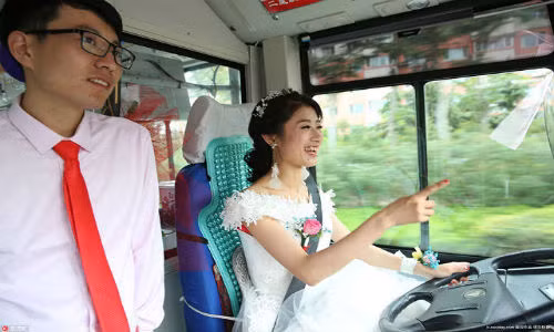 Co dau "ba dao" quyet tu lai xe buyt ve nha chong