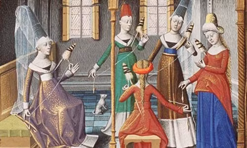 Tuy nhiên, trên thực tế, bên cạnh việc chăm lo gia đình, phụ nữ thời Trung cổ còn tham gia vào nhiều lĩnh vực, ngành nghề mà nam giới làm như lĩnh vực sản xuất kinh doanh, quản lý cửa hàng, quán trọ...