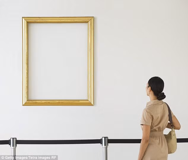 Năm 2011, một phụ nữ có tên Aimee Davison đã bỏ ra số tiền 10.000 USD để mua một bức tranh vô hình có tên “Fresh Air”. Sự thật khó tin này khiến nhiều người kinh ngạc.