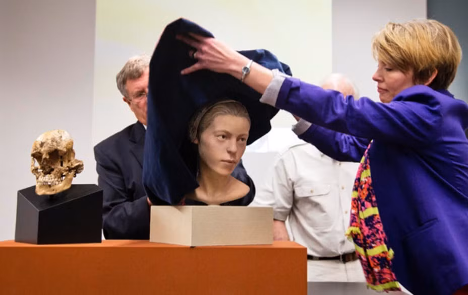 Mặc dù các chuyên gia không biết nguyên nhân tử vong của bé gái 14 tuổi nhưng họ có thể khẳng định rằng việc chặt xương đã diễn ra ngay sau khi cô qua đời.