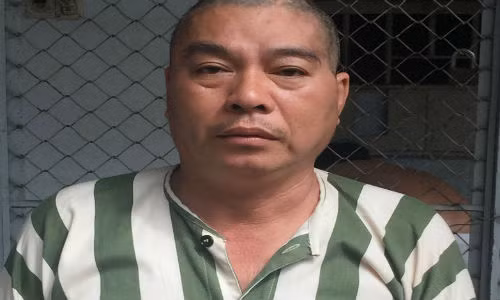 Khach massage tan cong to cong tac khi kiem tra diem kich duc