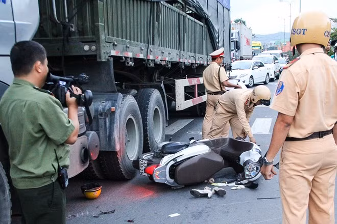 Hiện trường một vụ tai nạn giao thông xảy ra trên địa bàn Đà Nẵng. Ảnh: Đoàn Nguyên.