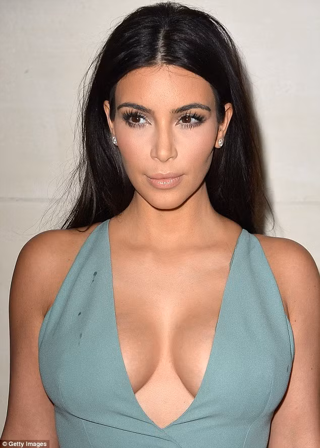 Nghiên cứu mới từ Đại học Purdue cho thấy, chế độ ăn kiêng Atkins giúp ích rất tốt cho việc giảm cân. Theo giải thích từ các nhà nghiên cứu, ăn nhiều protein tạo cảm giác nhanh no và no lâu hơn, do đó hỗ trợ giảm cân hiệu quả. Đây là chế độ ăn kiêng mà Kim Kardashian theo đuổi trong nhiều năm. 