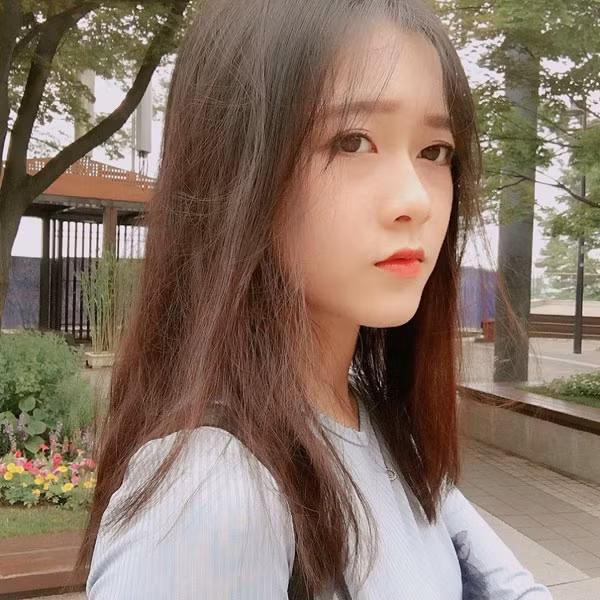 Tuy nhiên, nữ sinh này cũng đang cố gắng hoàn thiện những năng khiếu cũng như trau dồi thêm kiến thức để xây dựng hình ảnh nữ sinh vừa có ngoại hình, vừa có tài năng và trí tuệ.