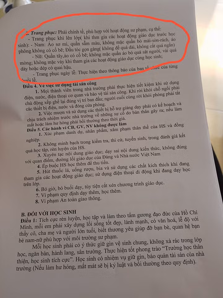 Nha truong cam giao vien nu mac vay truoc mat hoc sinh-Hinh-2