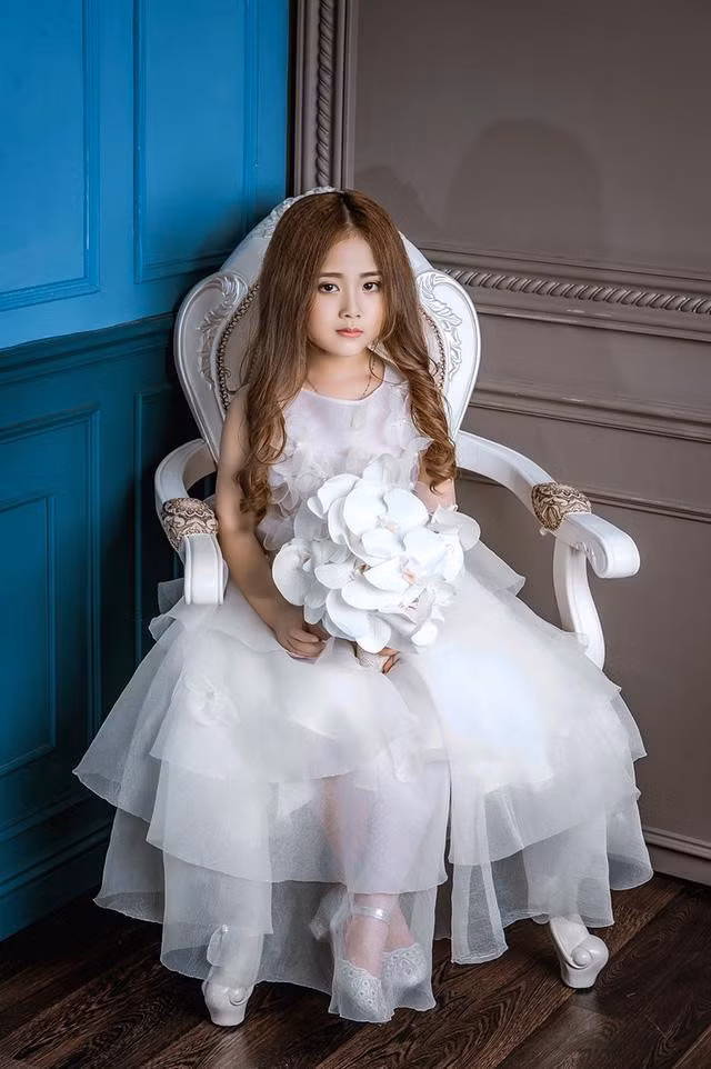 Người mẫu nhí Hải Phòng sở hữu đường nét xinh xắn trên khuôn mặt cùng khả năng biểu cảm hút hồn.