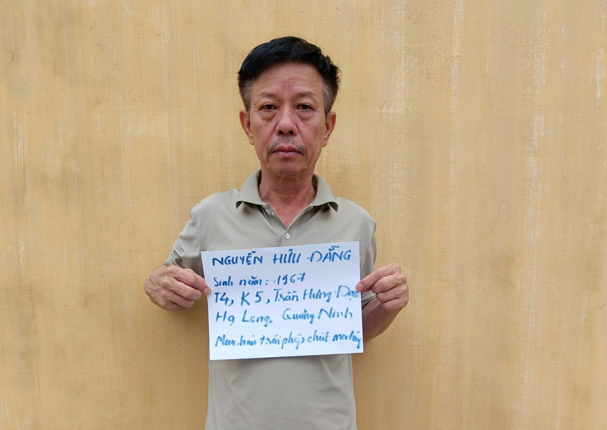 Đối tượng Nguyễn Hữu Đằng (SN 1967, trú tại tổ 4 khu 5, phường Trần Hưng Đạo, TP Hạ Long, tỉnh Quảng Ninh - bác ruột đối tượng Bùi Đình Khánh), bị khởi tố tội Mua bán trái phép chất ma túy.