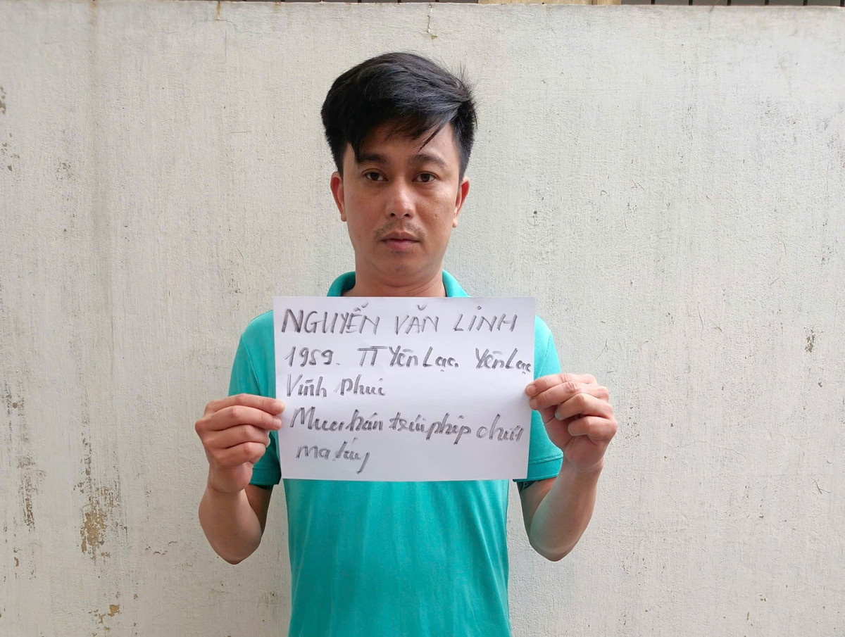 Đối tượng Nguyễn Văn Linh (SN 1989, trú tại thị trấn Yên Lạc, huyện Yên Lạc, Vĩnh Phúc - chú rể đối tượng Hà Thương Hải) bị khởi tố tội Mua bán trái phép chất ma túy. 