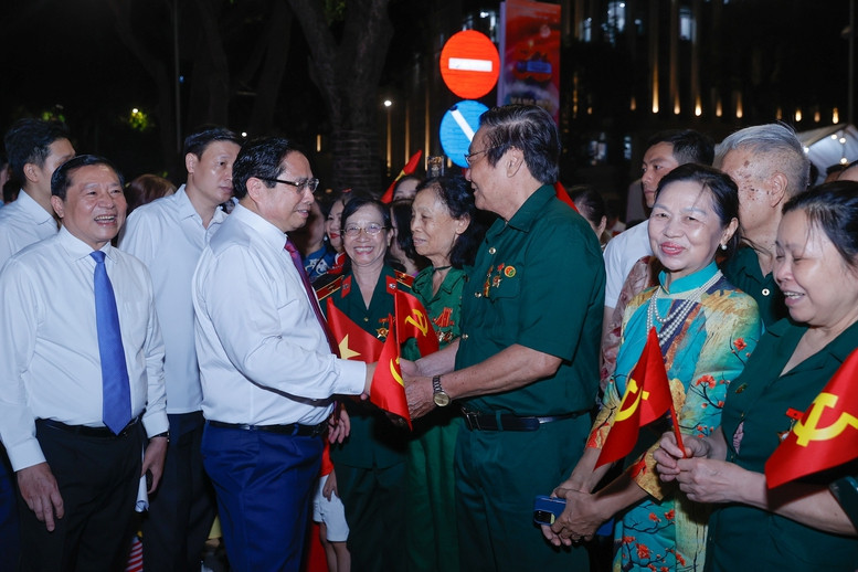 Cầu truyền hình "Vang mãi khúc khải hoàn": Tự hào, xúc động - Hình 2 Cau truyen hinh