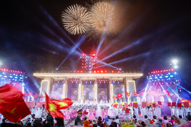 Cầu truyền hình "Vang mãi khúc khải hoàn": Tự hào, xúc động - Hình 4 Cau truyen hinh