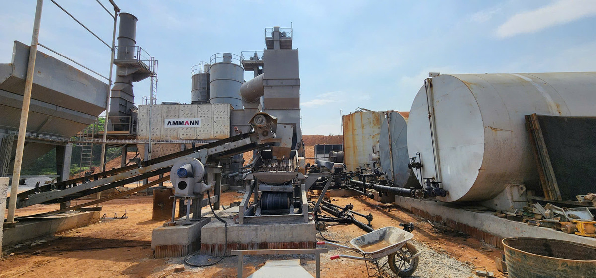 Mới đây, tại Hội nghị giao ban kiểm điểm công tác quản lý đất đai, xử lý vi phạm trật tự xây dựng quý I/2025 UBND huyện Ba Vì, Phó Bí thư Thường trực Huyện ủy, Chủ tịch HĐND huyện Ba Vì Phùng Tân Nhị nhấn mạnh, các cấp, ngành, địa phương cần tiếp tục tăng cường tuyên truyền pháp luật về đất đai; nâng cao nhận thức, trách nhiệm của cán bộ, nhất là trong bối cảnh đang sắp xếp bộ máy theo tinh thần chỉ đạo của trung ương. Việc phát hiện, xử lý vi phạm phải chủ động, kiên quyết, không để hình thành “điểm nóng”.