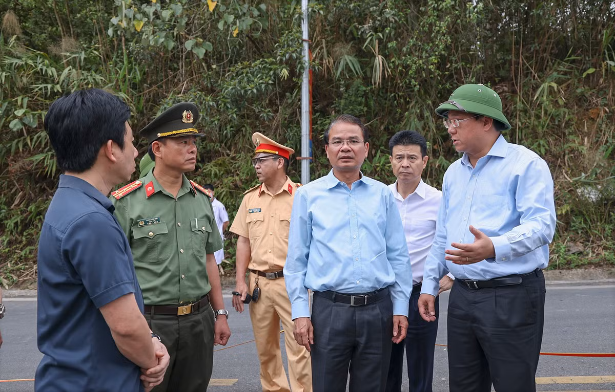 Sau vụ tai nạn, ông Đặng Xuân Phong, Bí thư Tỉnh ủy Vĩnh Phúc và ông Trần Duy Đông, Chủ tịch UBND tỉnh đã đến hiện trường vụ tai nạn chỉ đạo các cơ quan chức năng triển khai đồng bộ các biện pháp cứu người, hỗ trợ các nạn nhân.