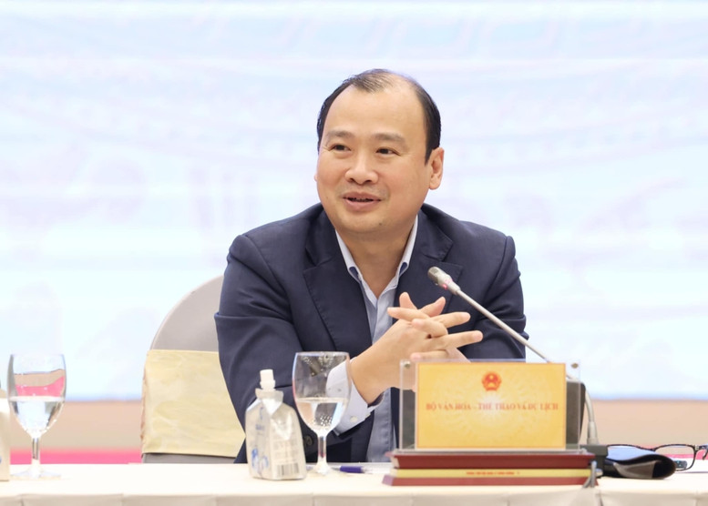 Bộ VHTT&DL nói gì về vụ Quang Linh Vlog, Hằng Du mục? Bo VHTT&DL noi gi ve vu Quang Linh Vlog, Hang Du muc?