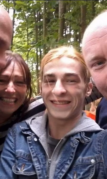 Chàng trai uống 6 chai nước tăng lực mỗi ngày và kết đắng Chang trai uong 6 chai nuoc tang luc moi ngay va ket dang