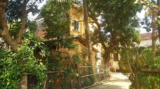 Cau be buoc ra tu can biet thu sau ngay Tet khien tre ngheo nguong mo