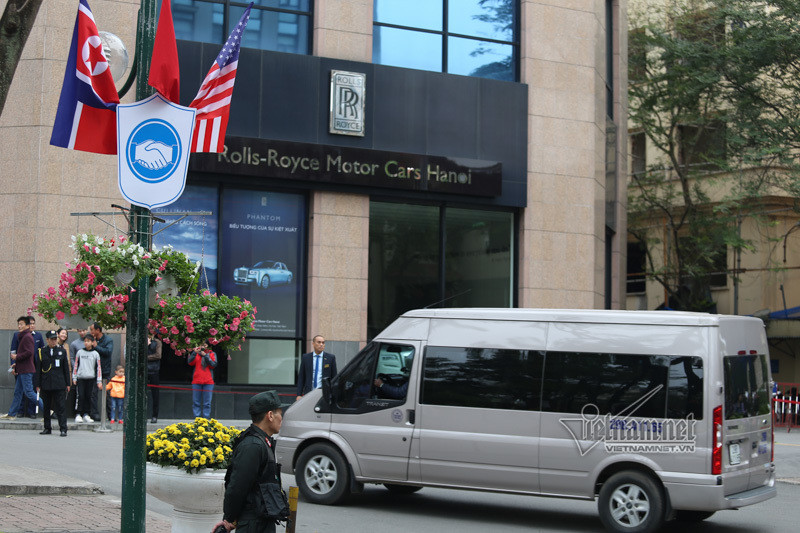 Doan tien tram Trieu Tien ve khach san o Ha Noi-Hinh-2