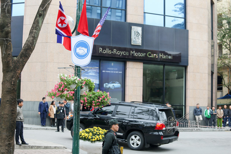 Doan tien tram Trieu Tien ve khach san o Ha Noi