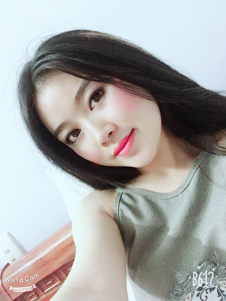 "Vợ tôi có năng khiếu về nghệ thuật. Trước đây, cô ấy nhận được nhiều lời mời chụp ảnh, đóng MV nhưng không đồng ý vì sợ mất duyên. Nay đã có chủ nên không còn ngại", Lâm Chấn Huy tiết lộ