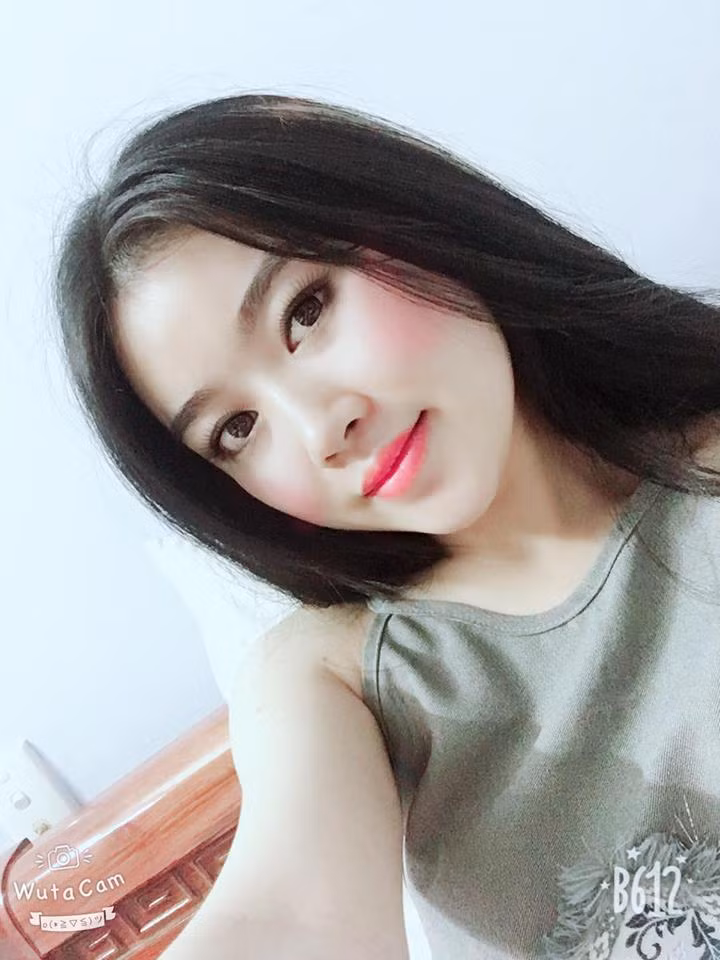 "Vợ tôi có năng khiếu về nghệ thuật. Trước đây, cô ấy nhận được nhiều lời mời chụp ảnh, đóng MV nhưng không đồng ý vì sợ mất duyên. Nay đã có chủ nên không còn ngại", Lâm Chấn Huy tiết lộ