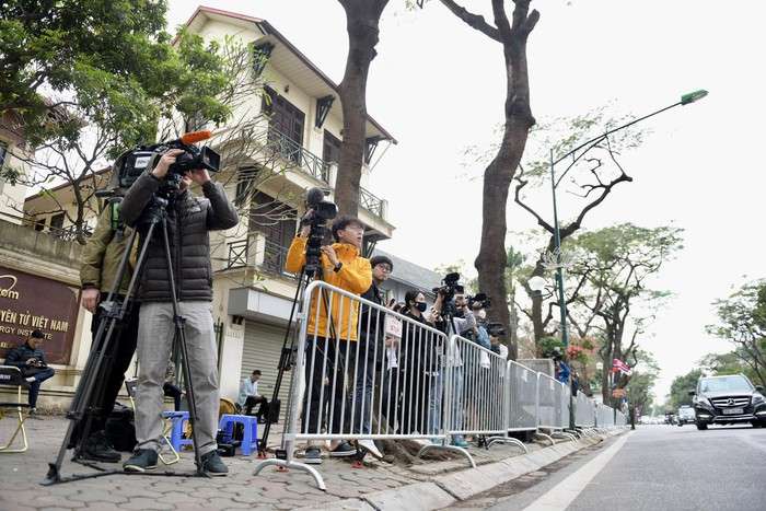 Hôm 23/2, nhà lãnh đạo Kim Jong Un đã lên tàu hỏa rời Bình Nhưỡng để bắt đầu chuyến đi đến Việt Nam, theo truyền thông nhà nước Triều Tiên. Theo kế hoạch, ông Kim sẽ tham gia hội nghị thượng đỉnh với Tổng thống Mỹ Donald Trump tại Hà Nội trong hai ngày 27-28/2.