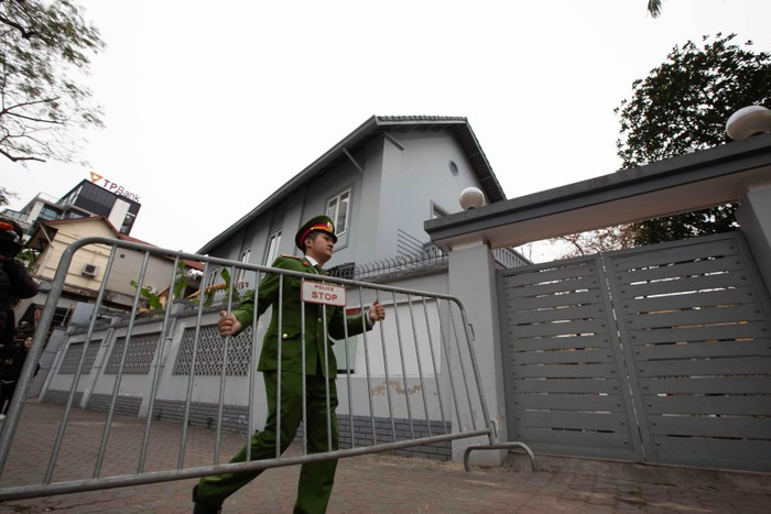 Khách sạn Melia là một trong những điểm "nóng" của Hà Nội vào lúc này, khi nó được đánh giá là nơi có thể nhà lãnh đạo Kim Jong Un sẽ lưu lại khi ông đến Việt Nam.