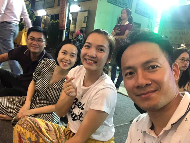 Hình ảnh hai vợ chồng mặc giản dị cùng tham gia một sự kiện cầu an vào dịp đầu năm. Tiến Đạt và Lê Thụy Vy tổ chức lễ cưới hồi cuối tháng 12/2018.