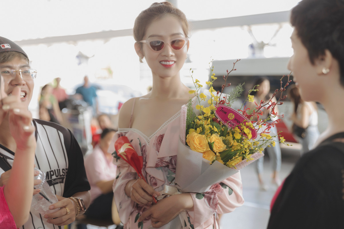 Nhat Ha noi tiep Huong Giang thi Hoa hau chuyen gioi quoc te