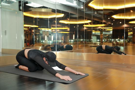 Để duy trì vóc dáng như hiện tại, bí quyết của cô là luôn uống nước trước khi ăn thay vì sau khi dùng bữa sẽ giúp ngon miệng hơn. Ngoài ra, sau khi ăn không nên ngồi hay nằm bởi phần bụng dưới sẽ bị to ra.