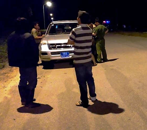 Truy tim doi tuong tat axit vao cap doi Viet Kieu ve que an tet