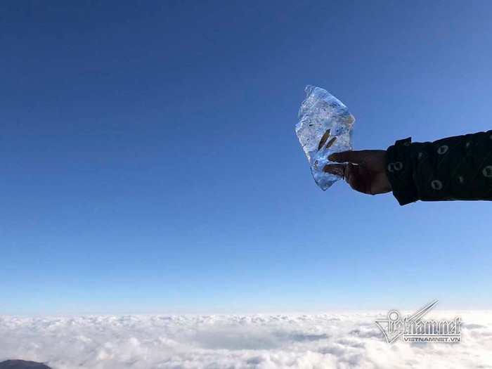 Ky thu mung 2 Tet: Fansipan bang gia trong khi ca mien Bac nang chang chang-Hinh-5