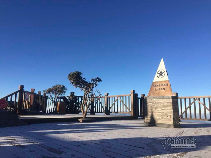 Ky thu mung 2 Tet: Fansipan bang gia trong khi ca mien Bac nang chang chang