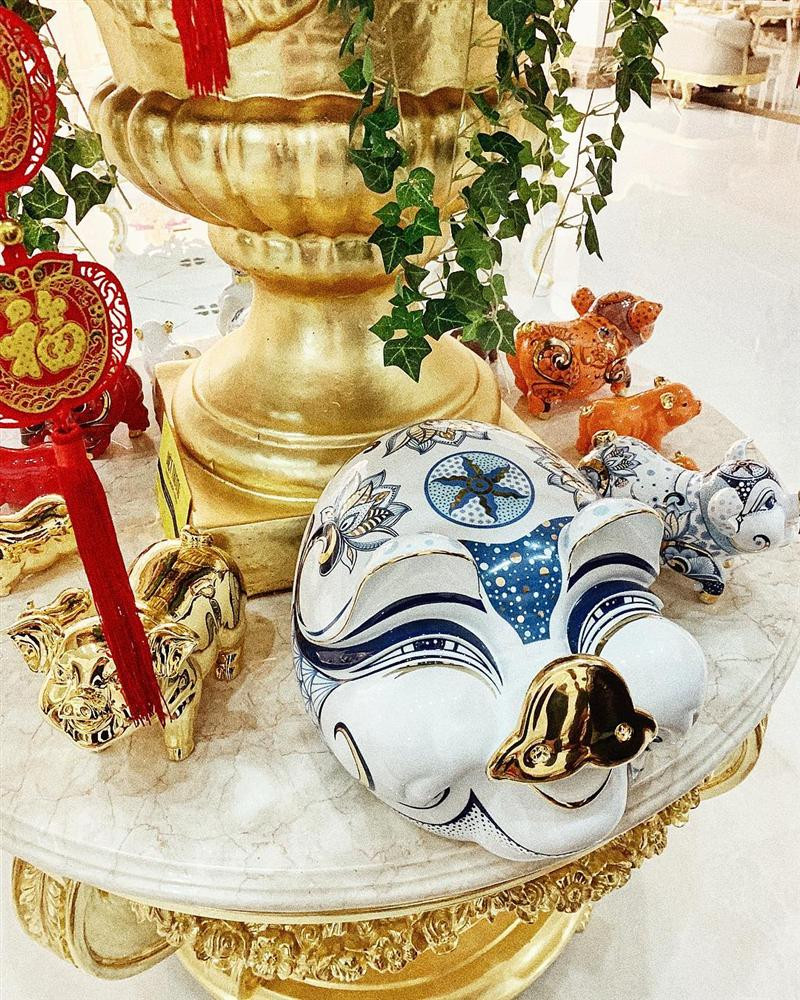 2019 là năm Kỷ Hợi nên lợn vàng xuất hiện tại rất nhiều nơi trong không gian sống xa hoa.