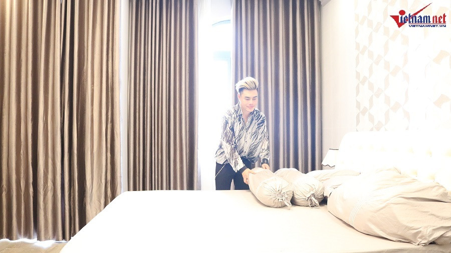 Phòng ngủ cô con gái nhỏ cũng đang trong quá trình sắm sửa. Do công việc bận rộn, Bảo Lâm và vợ gửi con cho mẹ ở quê nhà Đồng Nai trông nom giúp.