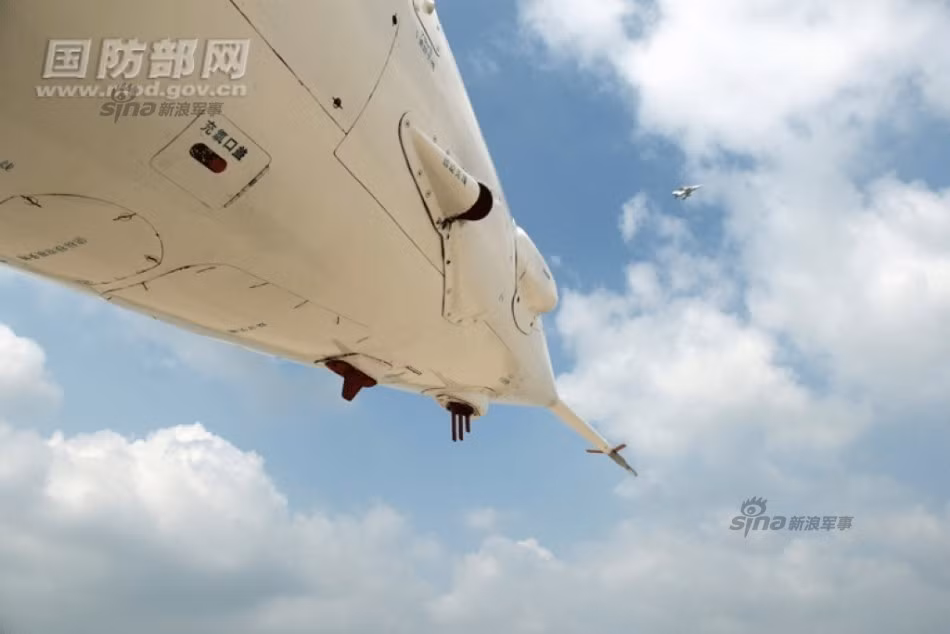 Hôm qua, báo mạng Sina (Trung Quốc) vừa đăng tải loạt ảnh cho thấy các máy bay cường kích Q-5 của không quân nước này vẫn còn đang tham gia các cuộc tập trận. Điều đó chứng tỏ, sau gần nửa thế kỷ hoạt động, Không quân Trung Quốc vẫn chưa muốn cho Q-5 nghỉ hưu, bất chấp một thực tế Pakistan, Bangladesh sử dụng Q-5 muộn hơn nhưng đã loại biên chế vào năm 2010-2011.