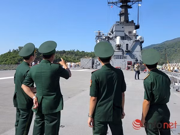 Với thiết kế này, Osumi có khả năng triển khai tới 8 máy bay trực thăng vận tải hoặc tấn công.