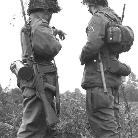 Được Bỉ nghiên cứu trong thời gian từ năm 1947 tới năm 1953 thì được sản xuất hàng loạt, súng trường FN FAL nằm trong biên chế của tổng cộng hơn 90 quốc gia và vùng lãnh thổ trên thế giới cho tới này. Nguồn ảnh: PicturesIVO.