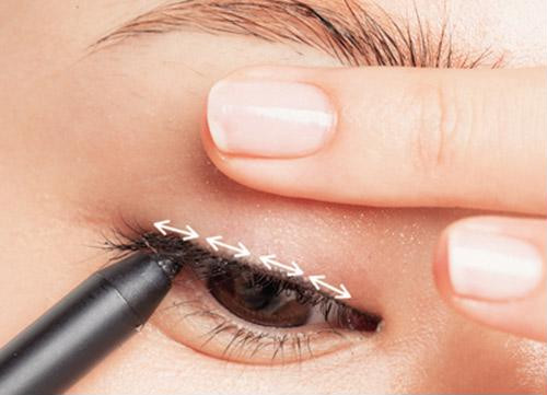 Bạn nên để ý kỹ hạn dùng của kẻ mắt nước.