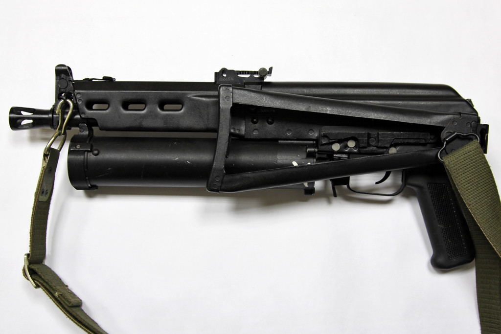 Tốc độ bắn của loại tiểu liên này vào khoảng 750 viên mỗi phút, nghĩa là tương đương với tốc độ bắn của khẩu AK-47. Điểm khác biệt là độ giật của nó quá thấp nên xạ thủ có thể càn quét cả băng đạn chỉ với một cái bóp cò mà vẫn đảm bảo chính xác cao. Nguồn ảnh: Wiki.