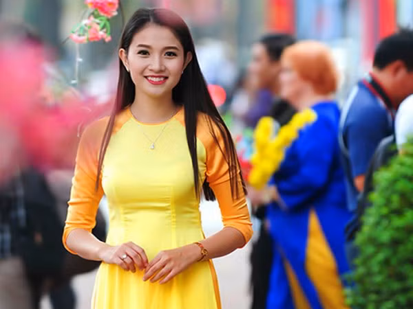 Xuất hành đầu năm mới mang ý nghĩa khai thông tài lộc. Ảnh minh họa.