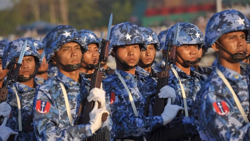 Nhìn một cách tổng thể tiềm lực quân sự của Myanmar chỉ dừng lại ở mức tương đối và không có chiều sâu như những gì nước này tuyê bố. Trong đó sức mạnh tổng lực của Quân đội Myanmar vẫn là lực lượng lục quân với các đơn vị tăng thiết giáp "hợp thời". Nguồn ảnh: Dhaka.