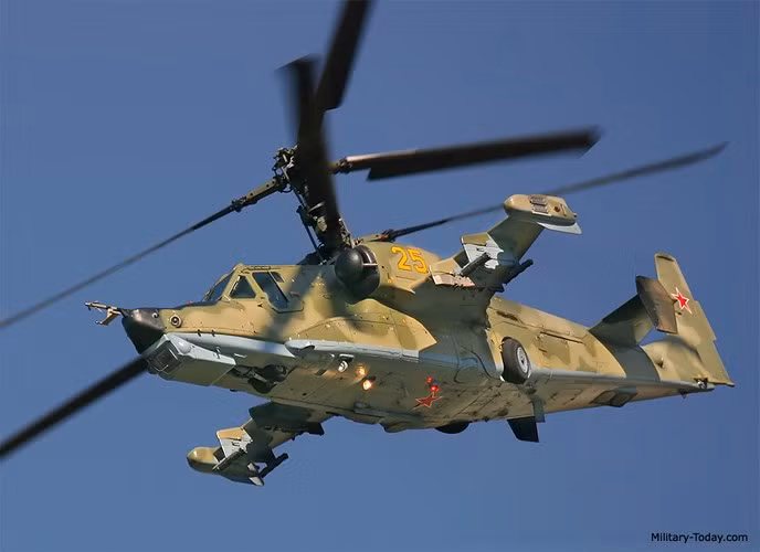 Tháng 1/2001, trực thăng Ka-50 Black Shark lần đầu tiên tham chiến khi nó tấn công các mục tiêu ở Chechnya theo lệnh của quân đội Nga. Ảnh: Military-Today.