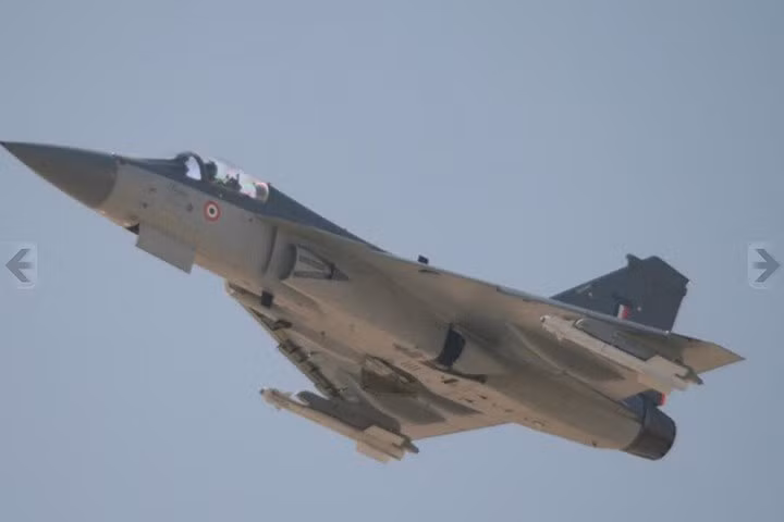 Vật liệu composite được sử dụng nhiều trong khung máy bay để giảm trọng lượng của nó.