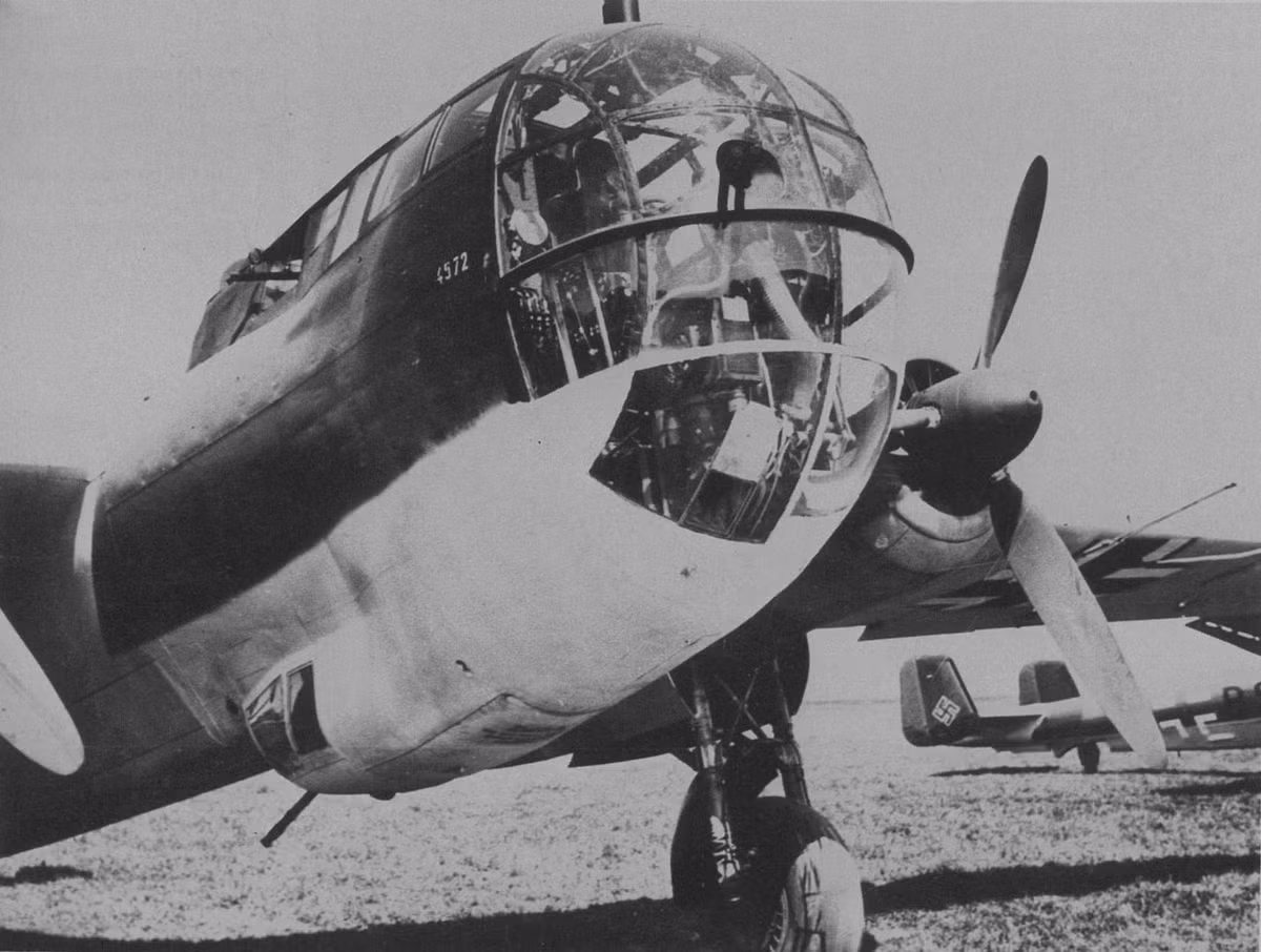 Điều này tương đương với việc, Dornier Do 217 có khả năng mang theo tối đa tới 4 tấn bom treo ở bên ngoài hoặc bên trong hầm chứa bom. Nguồn ảnh: Dolitter.