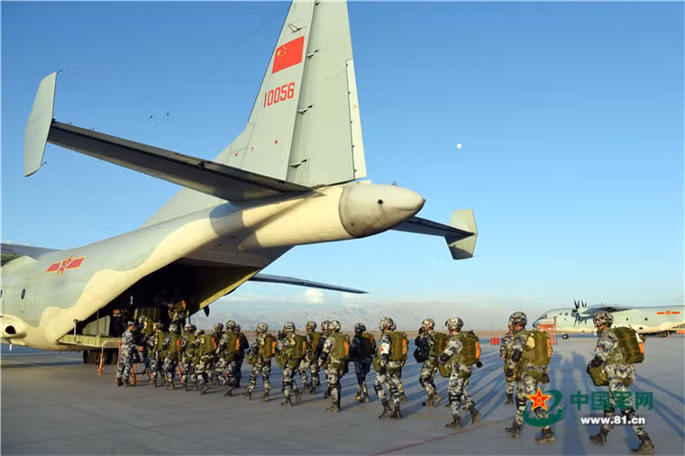 Tổng cộng các lực lượng đặc nhiệm dù và lính dù của Trung Quốc được chia thành 6 lữ đoàn. Lực lượng này được tối ưu hóa khả năng để có thể triển khai tới trận địa một cách nhanh nhất có thể. Nguồn ảnh: 81.cn.