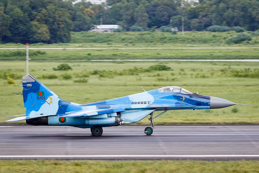 Để tăng cường năng lực tác chiến trên không Không quân Bangladesh cũng trang bị các chiến đấu cơ thế hệ mới như MiG-29 hay Su-30 nhưng số lượng không đáng kể. Nguồn ảnh: Wiki.