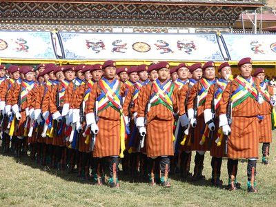 Dân số của Bhutan cũng rất ít, chỉ khoảng 750.000 người và trong số đó chỉ có hơn 100.000 người nằm trong độ tuổi thực hiện nghĩa vụ quân sự. Điều này chứng minh tại sao lực lượng quân đội của nước này lại ít đến vậy. Nguồn ảnh: Middle.