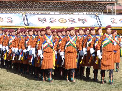 Dân số của Bhutan cũng rất ít, chỉ khoảng 750.000 người và trong số đó chỉ có hơn 100.000 người nằm trong độ tuổi thực hiện nghĩa vụ quân sự. Điều này chứng minh tại sao lực lượng quân đội của nước này lại ít đến vậy. Nguồn ảnh: Middle.