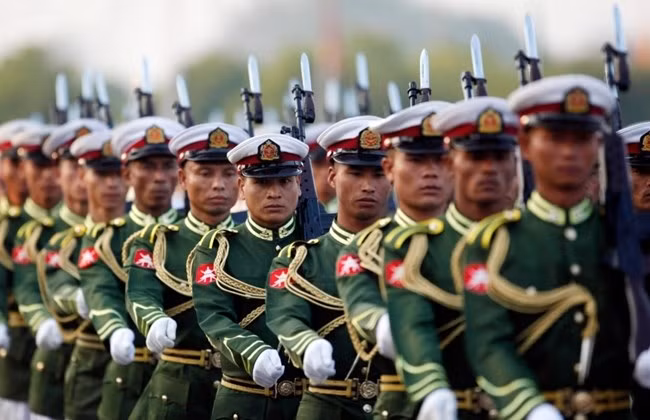 Cụ thể, quốc gia có dân số khoảng 57 triệu người này có tổng số nhân lực vào khoảng 30 triệu, trong đó có 21 triệu người nằm trong độ tuổi thực hiện nghĩa vụ quân sự và mỗi năm có hơn 1 triệu người bước vào tuổi nhập ngũ. Nguồn ảnh: Dailymail.